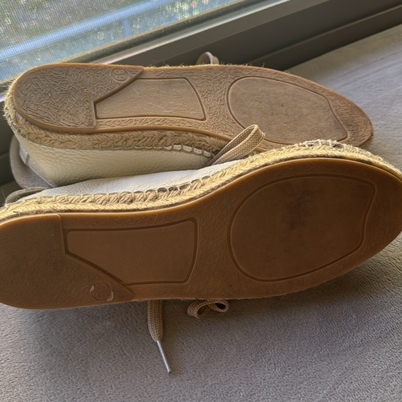 Beautiful ladies leather lace up shoes made in Spain. Size 39. Worn a few times. - Picture 6 of 8